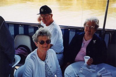 Reunion 1999 - Albany
L to R: Kate Loucks Johnson?, `51; (back) Tom Yole, `52; Unidentified woman
