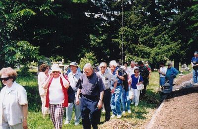 2003 Albany Reunion
Oakwood Cemetery Tour.
A few faces recognizable, from the Left:
Louise Hann Egert, `55; Doris Vater Ward, `52 and Paul Ward, `53; Hal Smith, `53 (between the Wards); Milan Krchniak, `53; Peter Telfer, `53; Joanne Krchniak; Herb Egert, `53 (behind Joanne)
