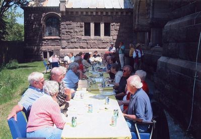 2003 Albany Reunion
Group Tour of Oakwood Cemetery at Lunch
A few faces toward the front, from the left: Kate Loucks Johnson and Harry Johnson, `51; Tom and Pat Yole, `52; Paul Ward, `53 and Doris Vater Ward, `52; Peter Telfer, `53
