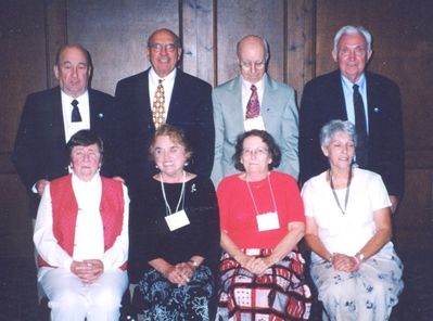 Mayville Potter Reunion - 2005 1954
Seated, L to R: Bea Lehan Finnen, `54; Nancy Centra; Arline Lacy Wood, `54; Donna Palczak
Standing: Jim Finnen; John Centra; George Wood; and Claude Palczak
