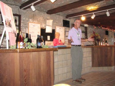 Wine Tasting with Hank Maus
Wine tasting at Sonnenberg Gardens conducted by Hank Maus, `62.
