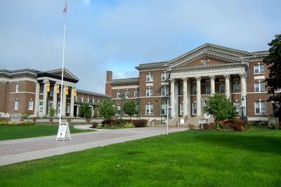 Sunday Downtown Tour
Downtown Campus - Huseted Hall on left, Draper Hall on right
