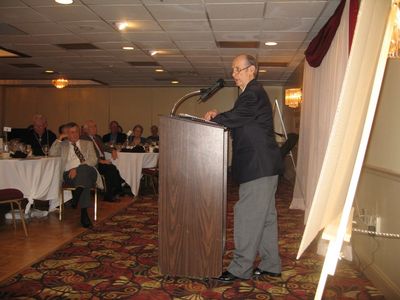 Saturday Banquet
Kenneth T. Doran, 39, University at Albany Award recipient for Distinguished Alumni, 1969 and Excellence in Alumni Service, 1996, addresses the audience about the early days while he was in the Club (1935-1939).
