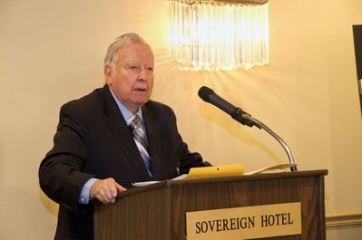 Saturday Banquet
Paul Ward introduces the Potter Family members in attendance.
