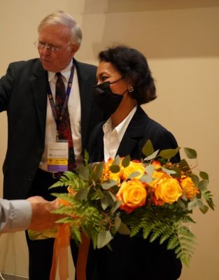 Potter Club 90th Anniversary October 15, 2021
Loida Vera Cruz, 
recipient of the 
Potter Club Talisman Rose of Friendship Award.
