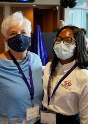 Potter Club 90th Anniversary October 15, 2021
Ann Holcomb Fairbank, `67 greeted by Djanie Thermutis, UAlbany Purple and Gold Student Ambassador
